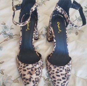 Qupid trendy leapord heel shoes